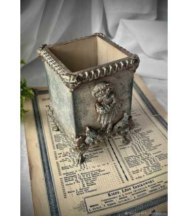 Карандашница Девочка с курочками