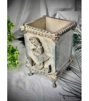 Карандашница Девочка с курочками