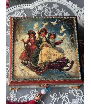 Новогодние сувениры: Шкатулка Сани