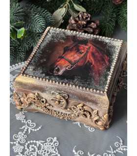 Год Лошади: Шкатулка Гнедой