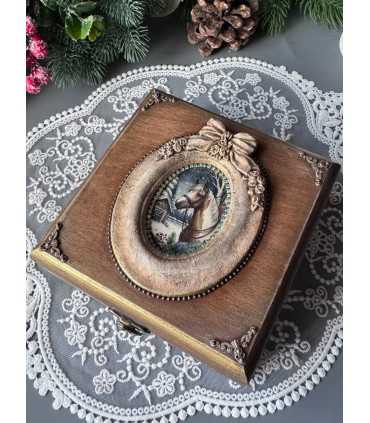 Год Лошади: Шкатулка Атриум