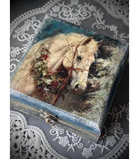 Год Лошади: Шкатулка Конь белогривый