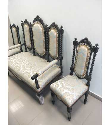 Диван и пара кресел