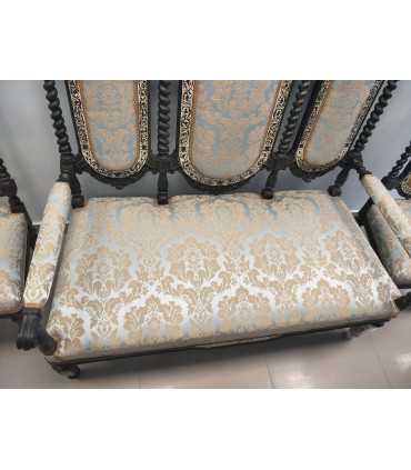 Диван и пара кресел