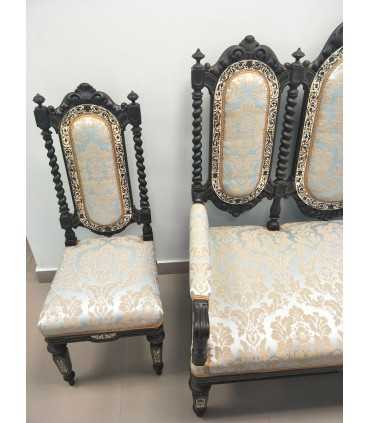 Диван и пара кресел