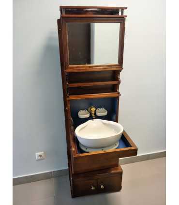 Старинный походный армейский туалетный шкаф