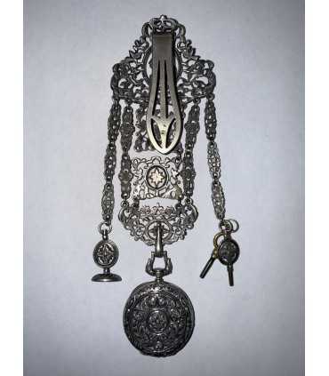 Шатлен с часами