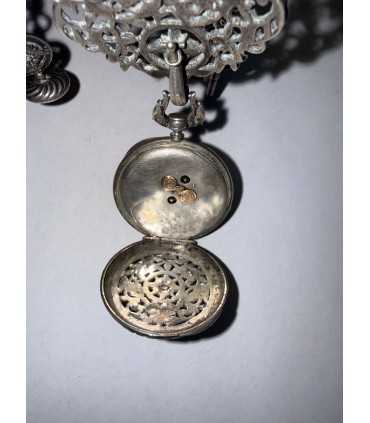 Шатлен с часами