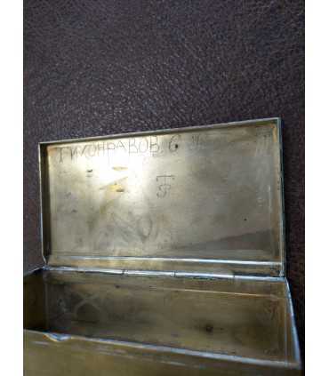 Металлическая коробка из-под папирос "Заря"