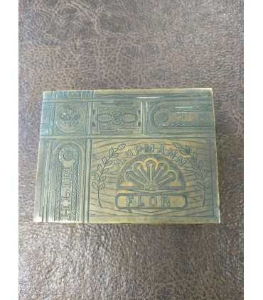 Металлическая коробка из-под табака