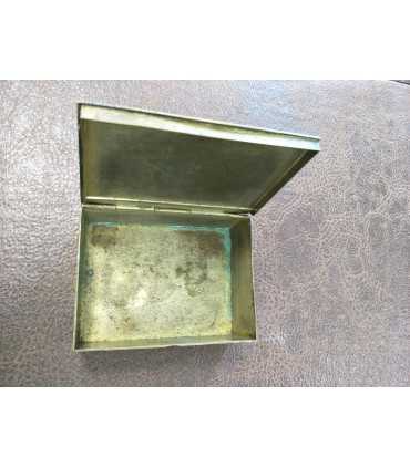 Металлическая коробка из-под табака