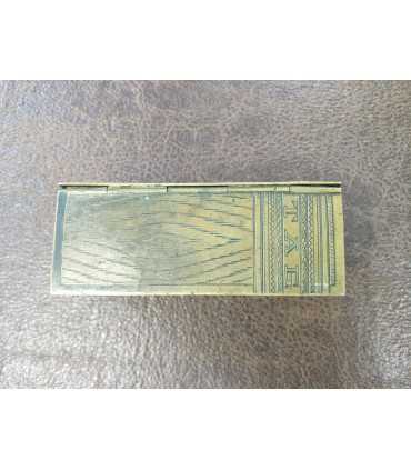 Металлическая коробка из-под табака