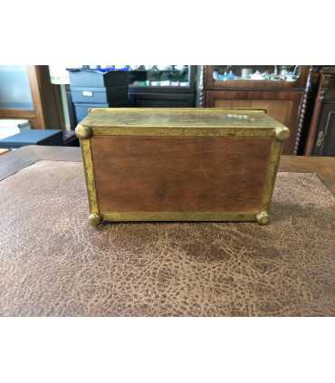 Металлическая коробка из-под папирос