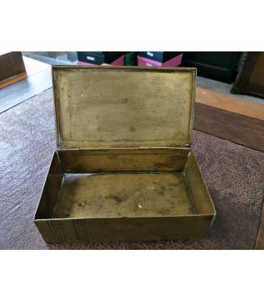 Металлическая коробка из-под папирос