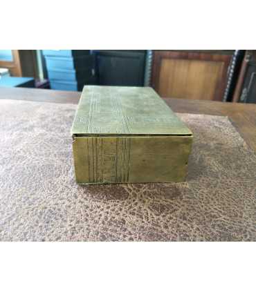 Металлическая коробка из-под папирос