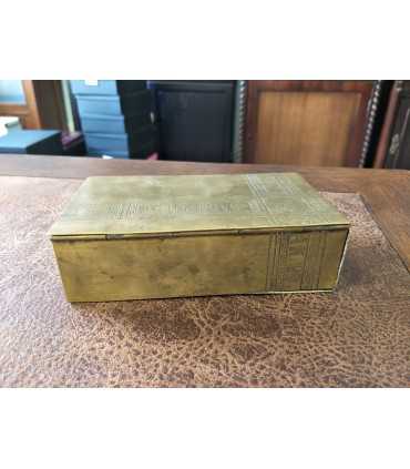 Металлическая коробка из-под папирос