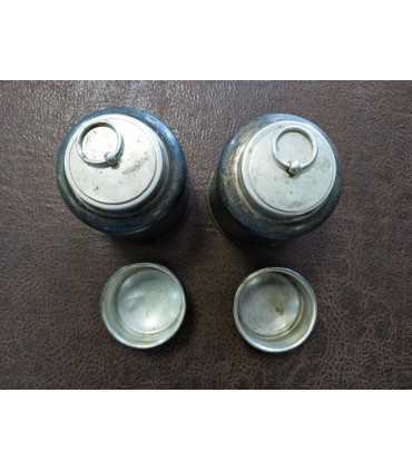 Две чайные банки