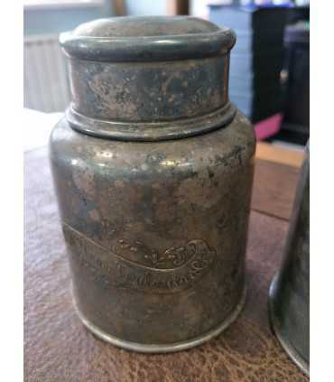 Две чайные банки