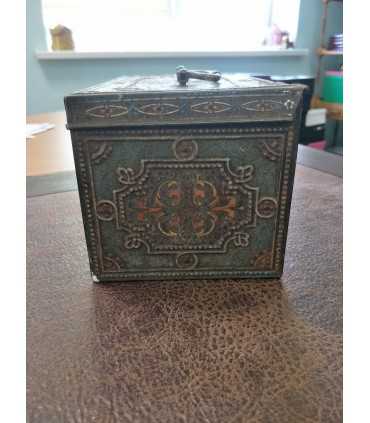 Банка жестяная