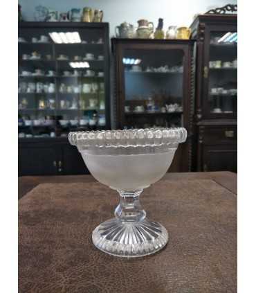 Конфетница на ножке