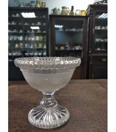 Конфетница на ножке