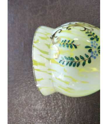 Кубок желтого стекла