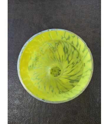 Кубок желтого стекла