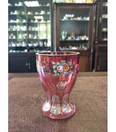 Кубок прозрачного и розового стекла