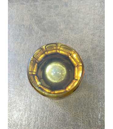 Кубок желтого стекла