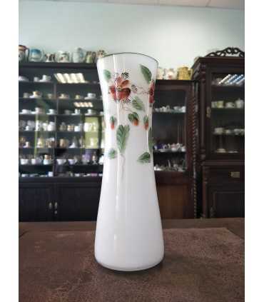 Ваза молочного стекла