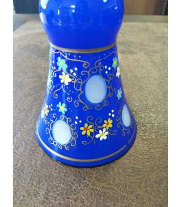 Ваза молочного и синего стекла