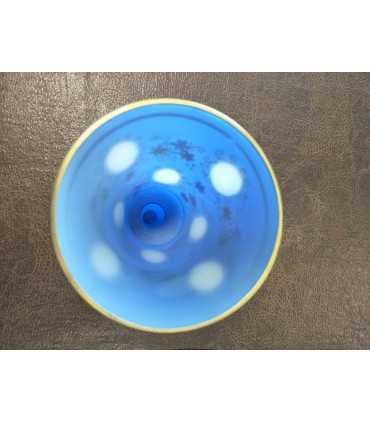 Ваза молочного и синего стекла