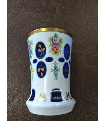 Ваза молочного и синего стекла