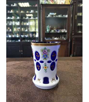 Ваза молочного и синего стекла