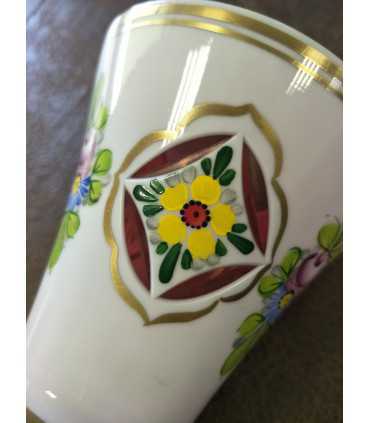 Ваза двойного белого и красного стекла