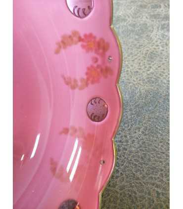 Ваза розового и молочного стекла