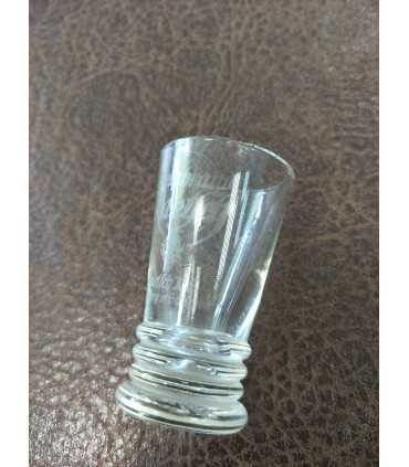 Рюмка прозрачного стекла