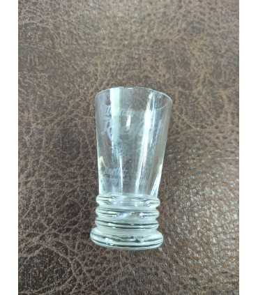 Рюмка прозрачного стекла