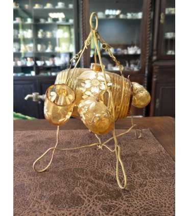 Бочонок желтого стекла с четырьмя чашечками