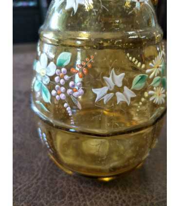 Кувшин и пять чашечек