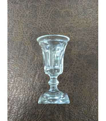 Рюмка на квадратном цоколе