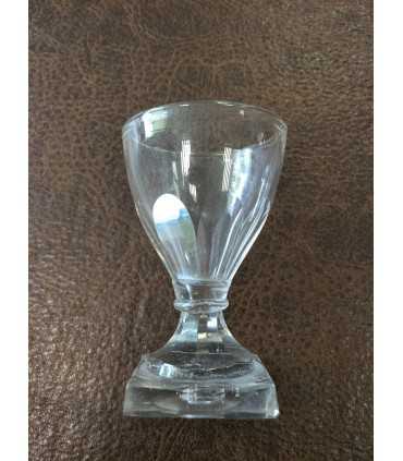 Рюмка на квадратном цоколе