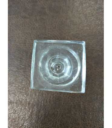 Рюмка на квадратном цоколе