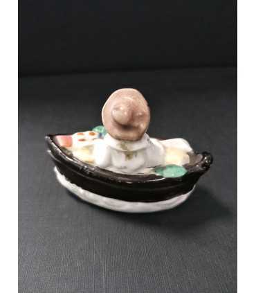 Статуэтка Мальчик в лодке