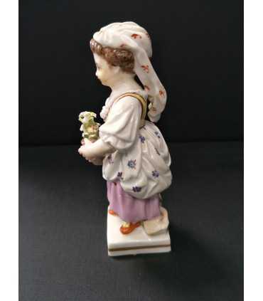 Статуэтка "Девушка с горшком цветов"