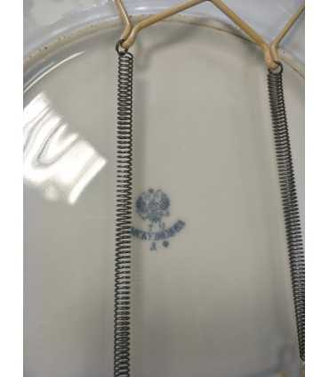 Тарелка с монограммой под короной