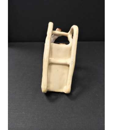 Статуэтка "Парень на санях"