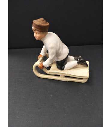 Статуэтка "Парень на санях"