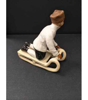 Статуэтка "Парень на санях"