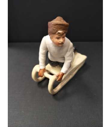 Статуэтка "Парень на санях"